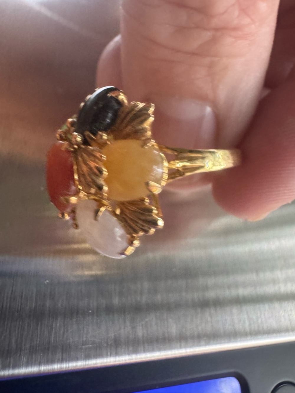 14K Gold Multiple Colors Of Jade 5.08 Grams - Picture 4 of 5